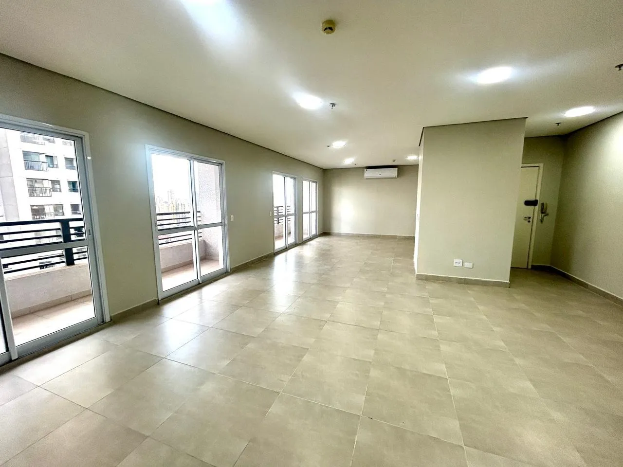 Sala Comercial para Locação no Centro de Osasco-SP: 2 Salas, 1 Banheiro, 2 Vagas, 79m² de