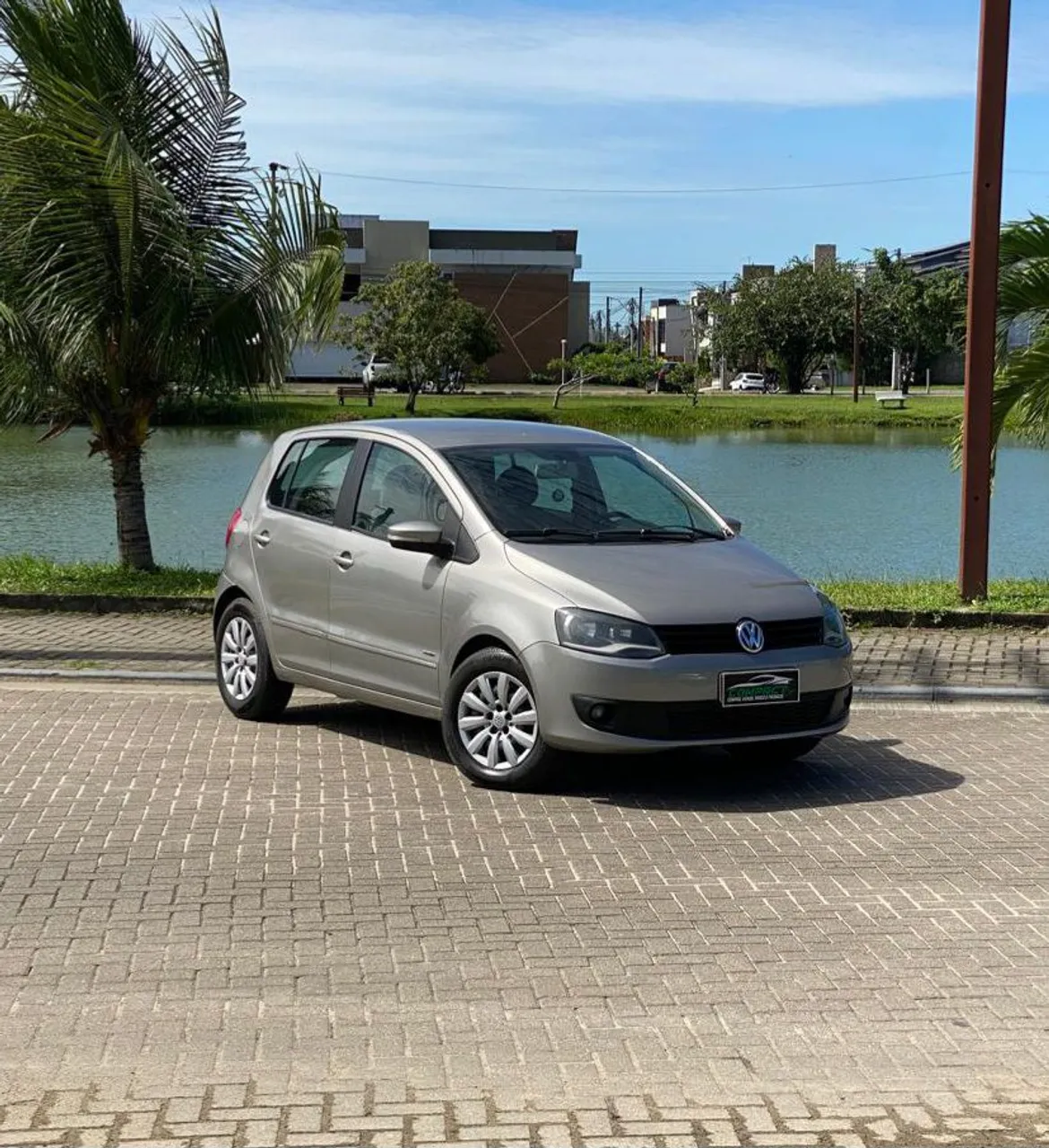 Vendo Volkswagen Fox 1.6 Completo 2013