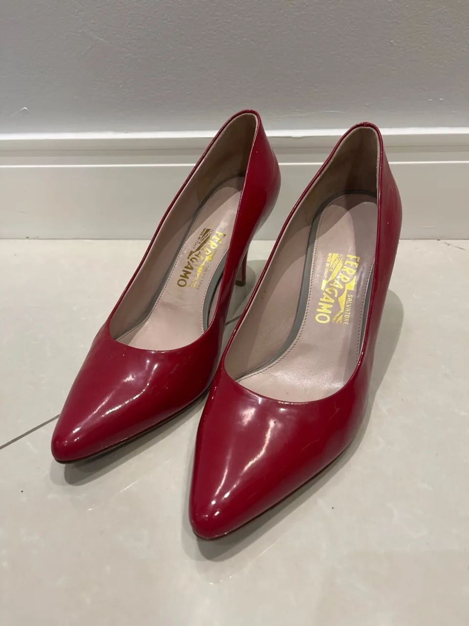 Scarpin vermelho verniz Ferragamo