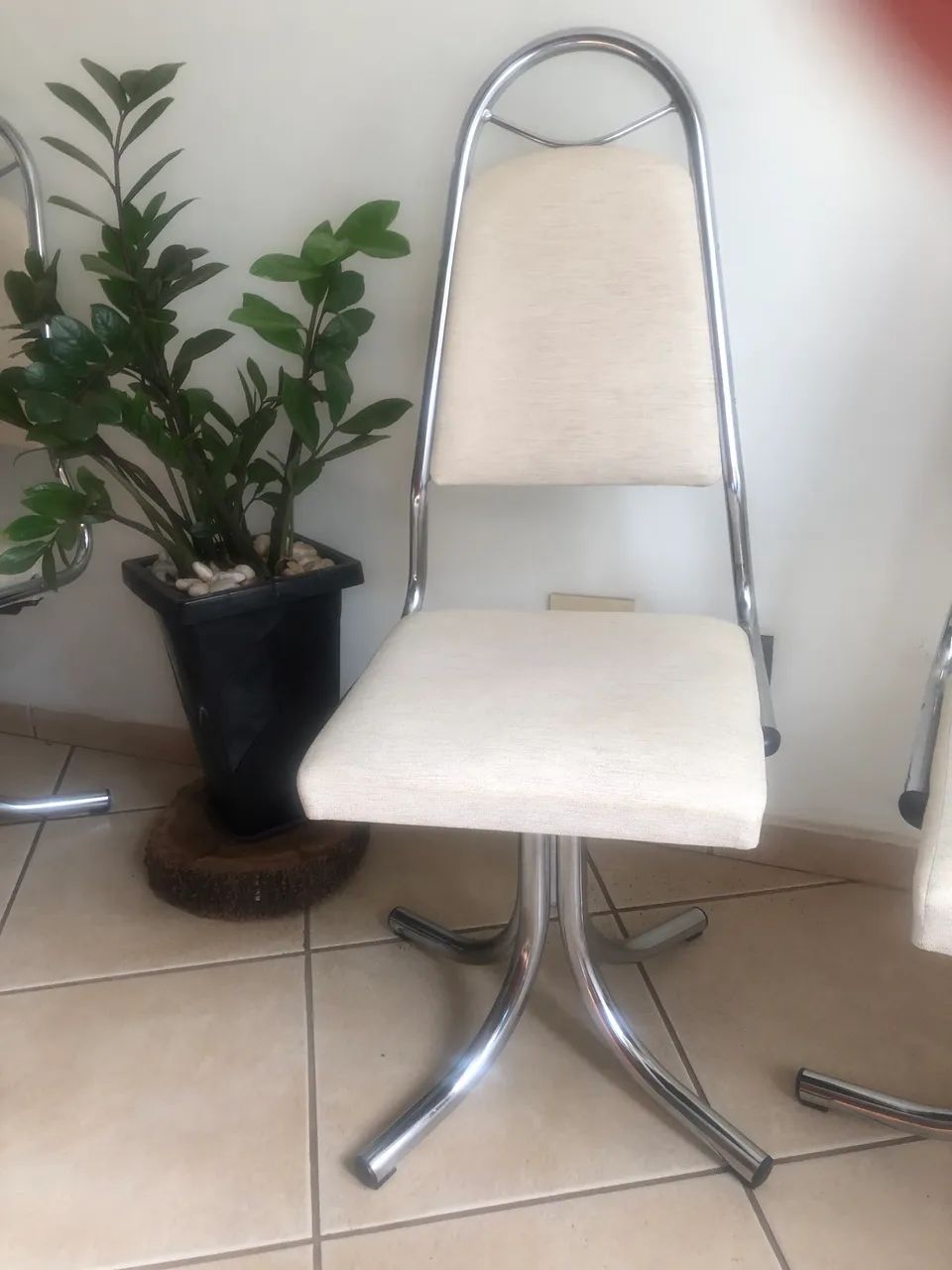 6   CADEIRAS. GIRATORIAS DE COZINHA ($ 300)