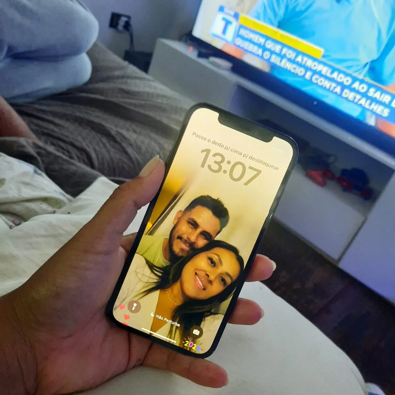 iPhone com tela impecável e design moderno