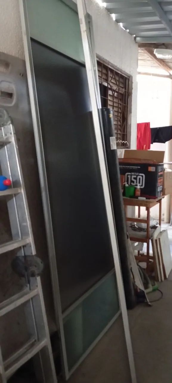 Porta em alumínio com espelho grande para guarda-roupa - Foto 2