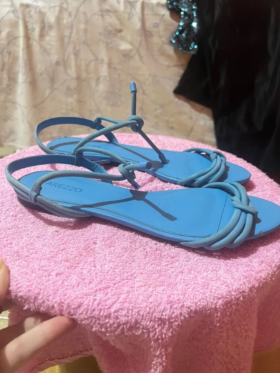 Sandalia azul arezzo