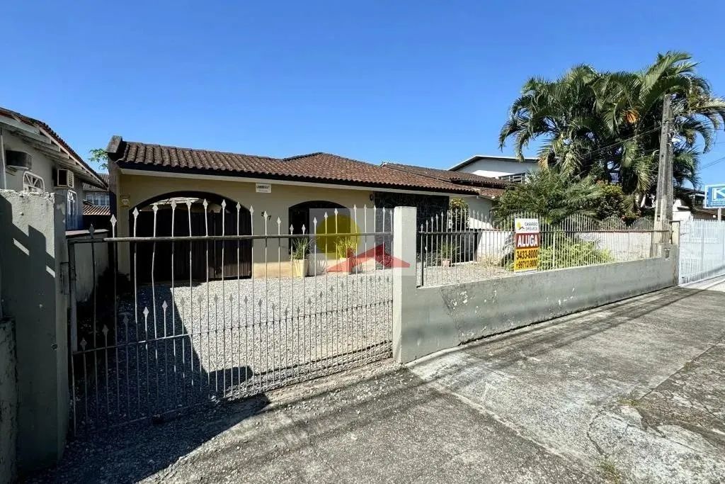 CASA no COMASA com 3 quartos para LOCAÇÃO, 220 m²