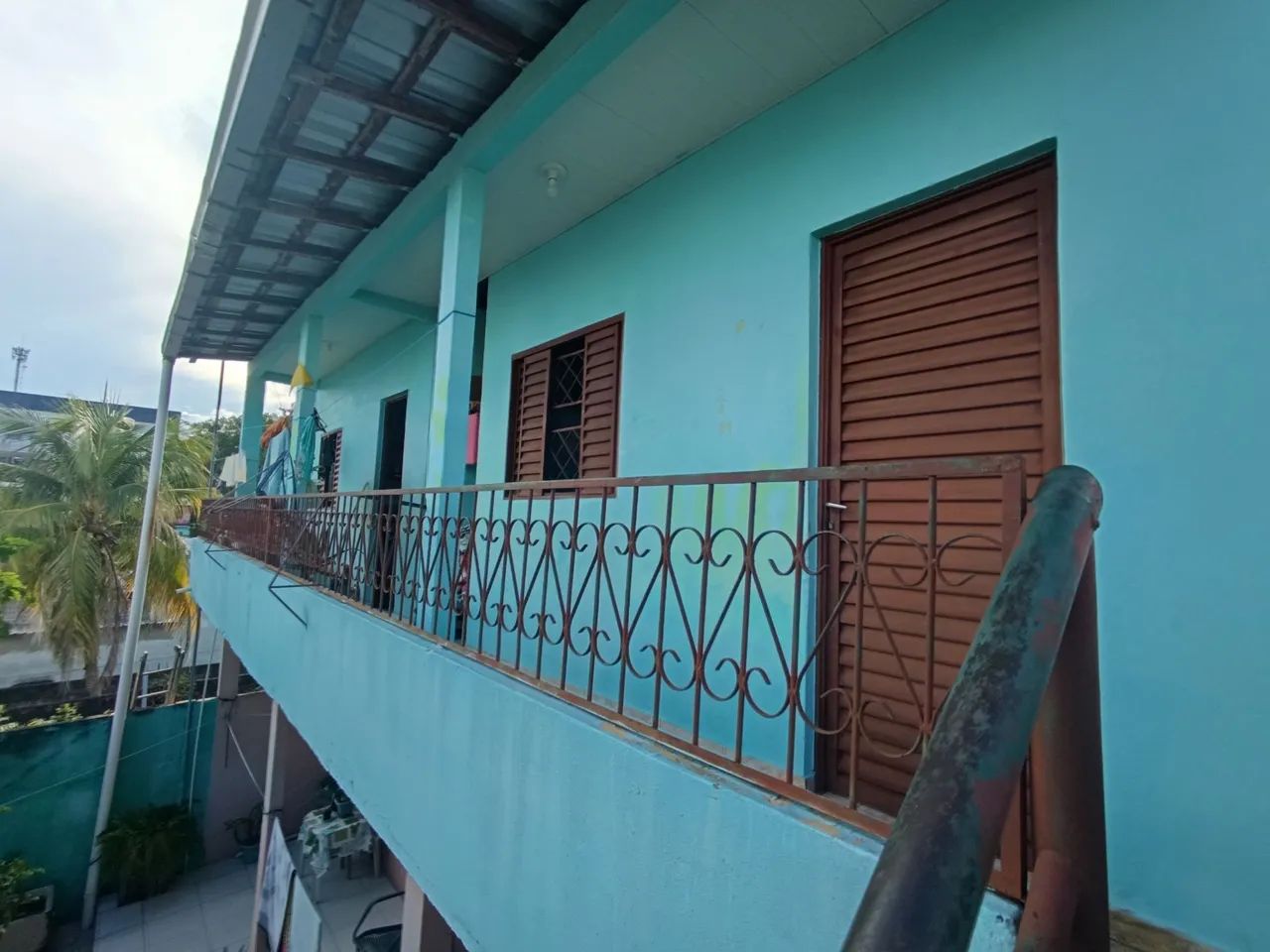 //Vila com 1 casa e 5 apartamentos no São Jorge 