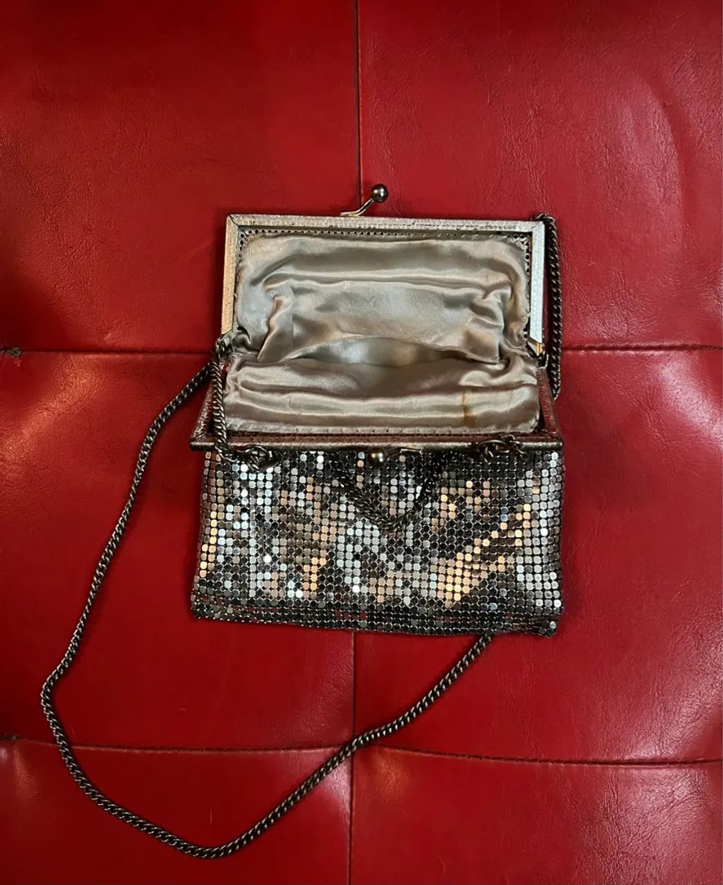 Bolsa vintage em malha prateada com corrente  - Foto 3