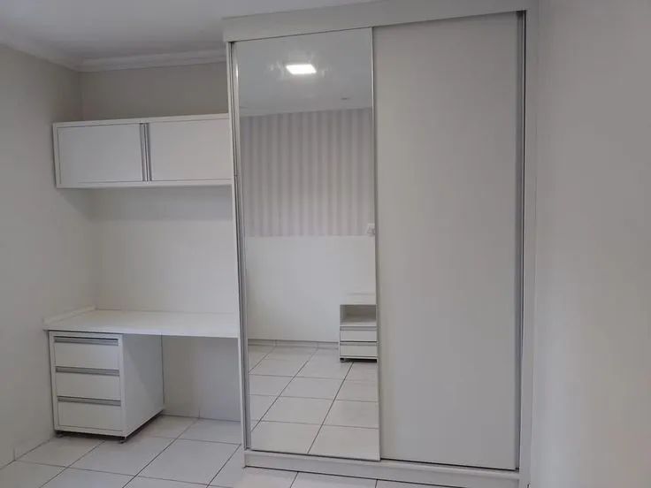 Armário com escrivaninha e prateleiras - Foto 4