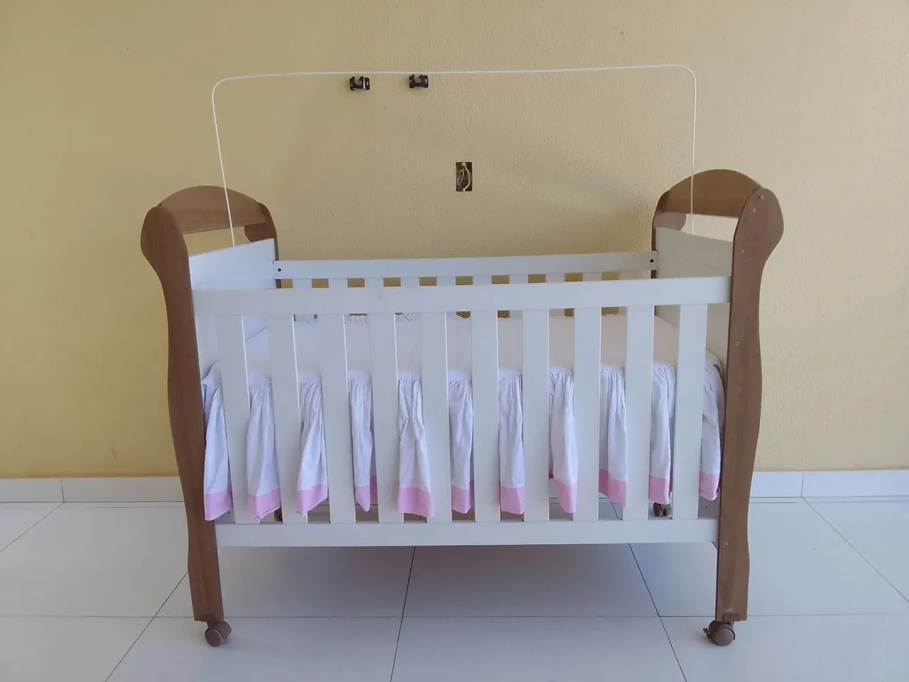 American-style crib with mattress
