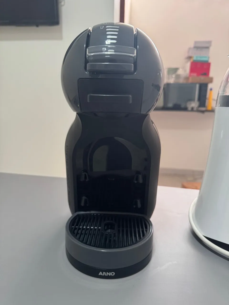 Cafeteira Nescafe Dolce Gusto Mini Me Preta Automática Cápsulas 220v - Estado de nova!