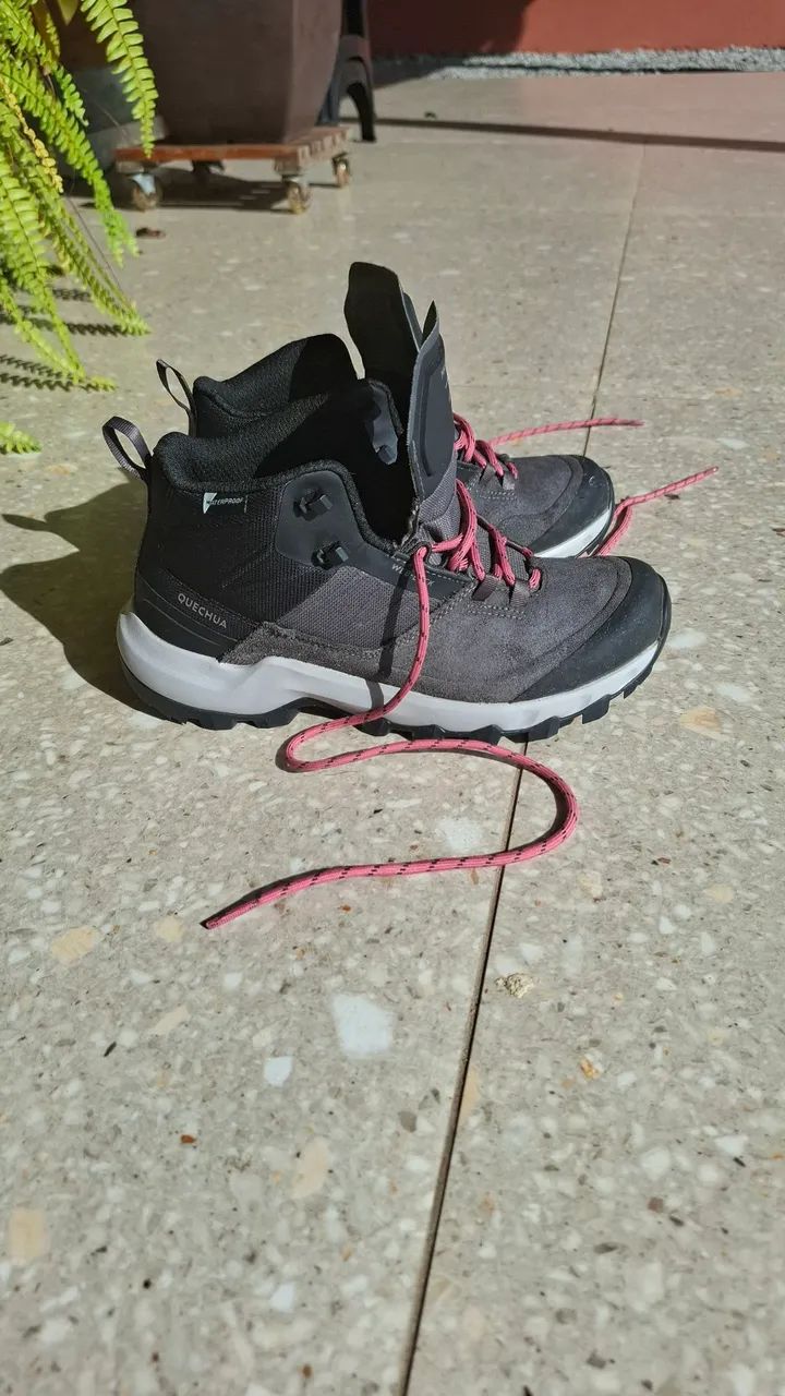 Bota Feminina de Trilha MH500 Mid Quechua Decathlon Calçados