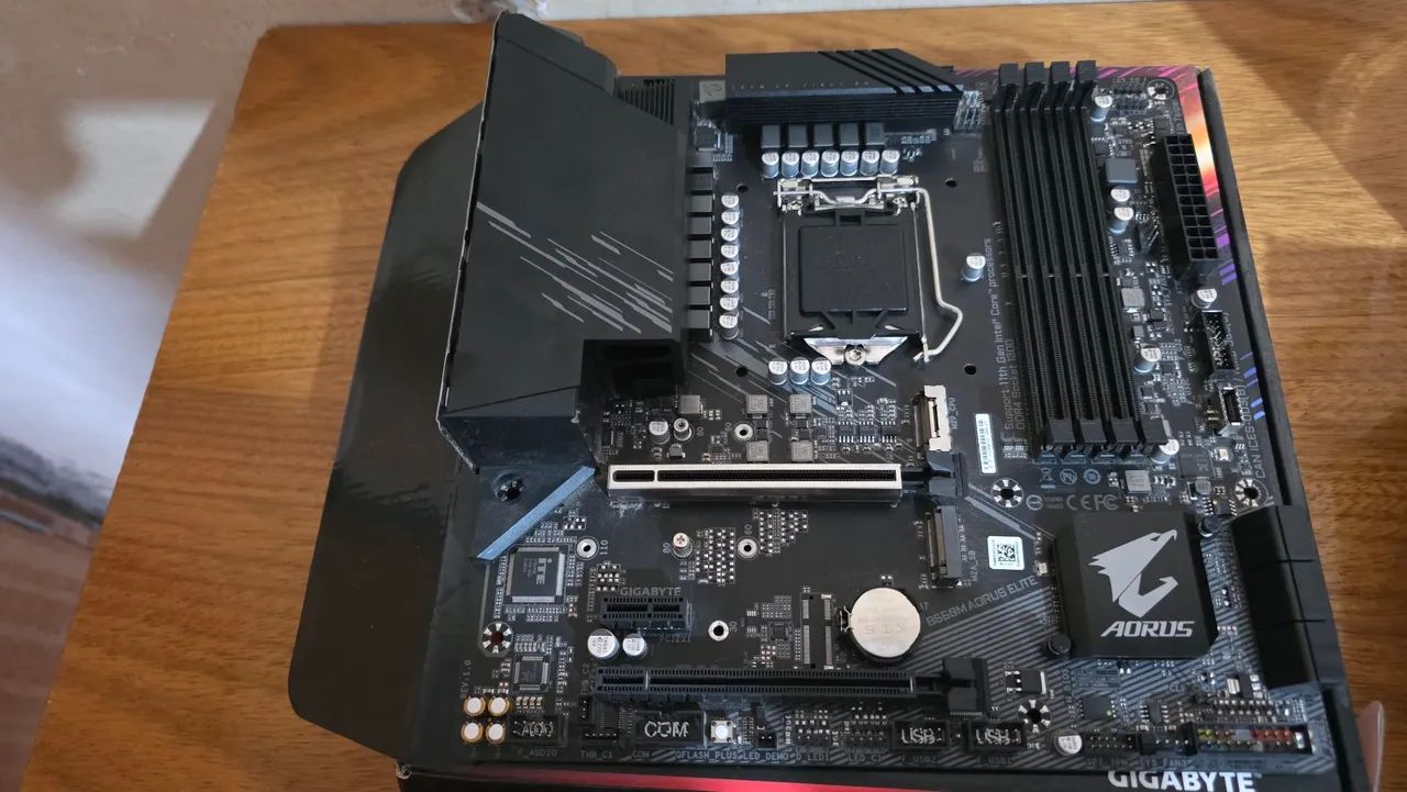 Placa-Mãe Gigabyte B560M Aorus Elite