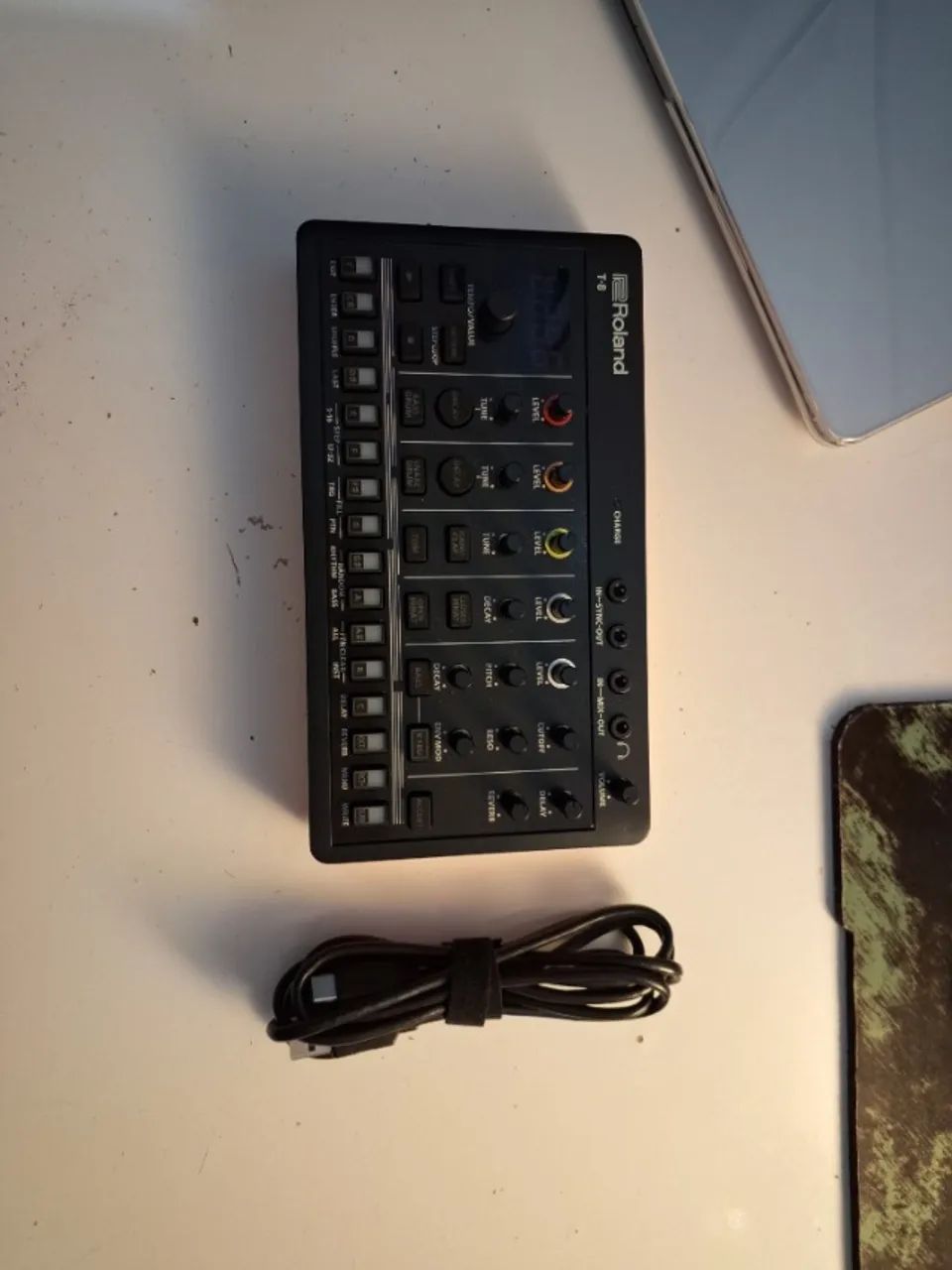 Bateria Eletrônica (drum machine) Roland T-8 AIRA Compact