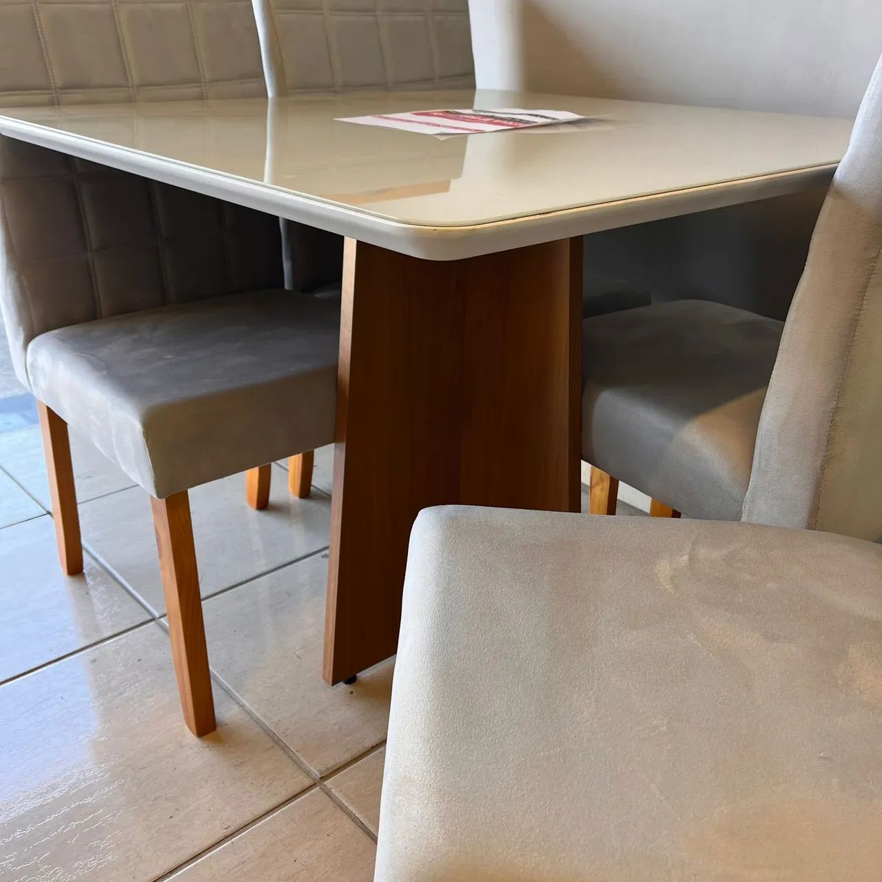 MESA DE JANTAR PEQUENA + 4 CADEIRAS - Foto 4