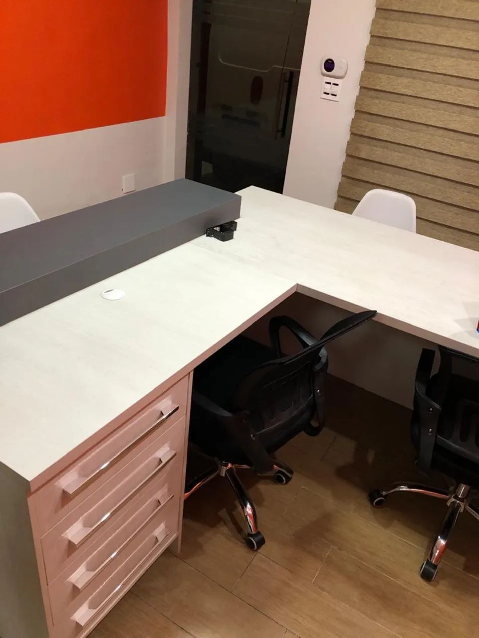 Mesa de Recepção em L com Gaveteiro