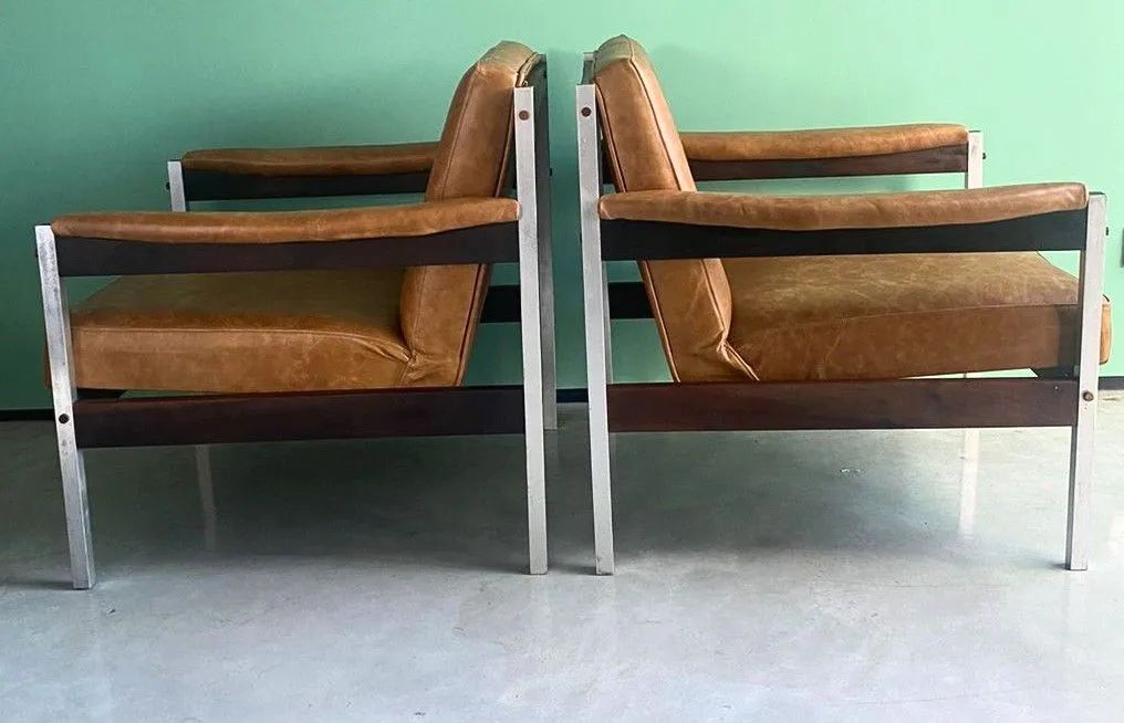 Antigo Par de Poltronas Moveis Cimo em Couro natural - Foto 2