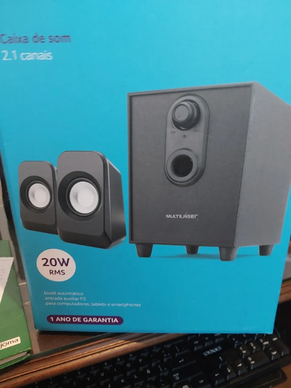 Caixa de Som Multilaser SP 377 2.1 20 W em su caixa