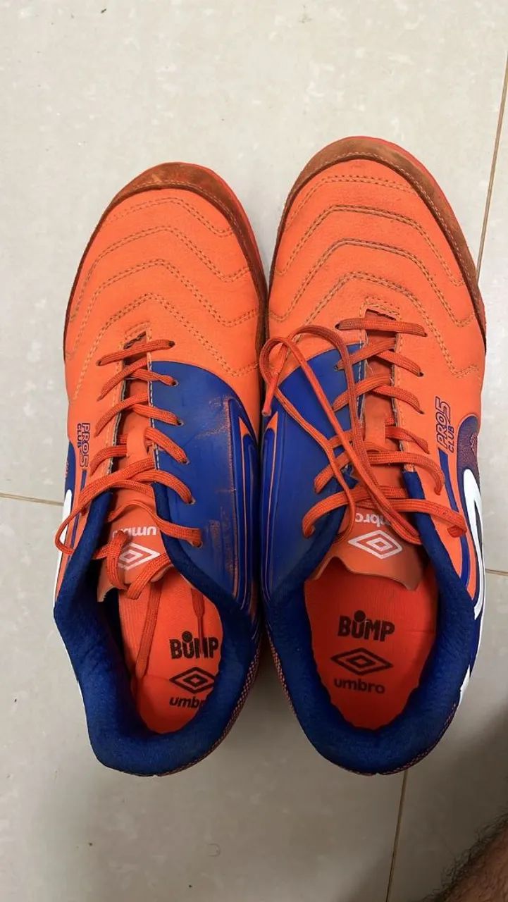 Chuteira futsal tamanho 46 seminova  - Foto 3