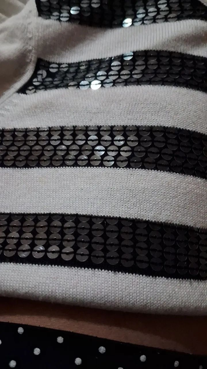 Camiseta listrada com detalhes em paetê, podemos negociar o frete  - Foto 2