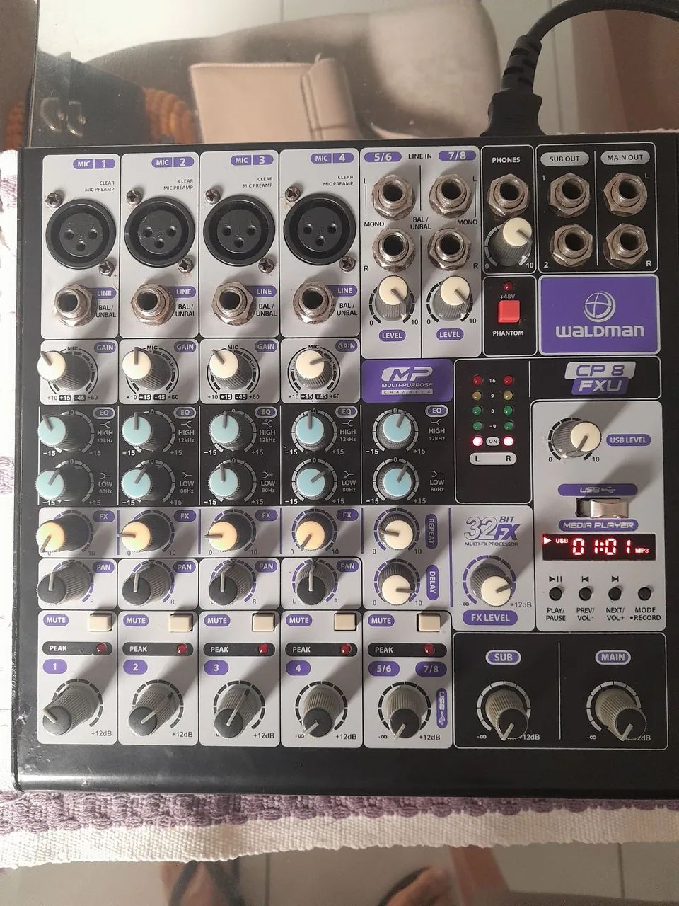 Mesa de Som Waldman CP 8 FXU