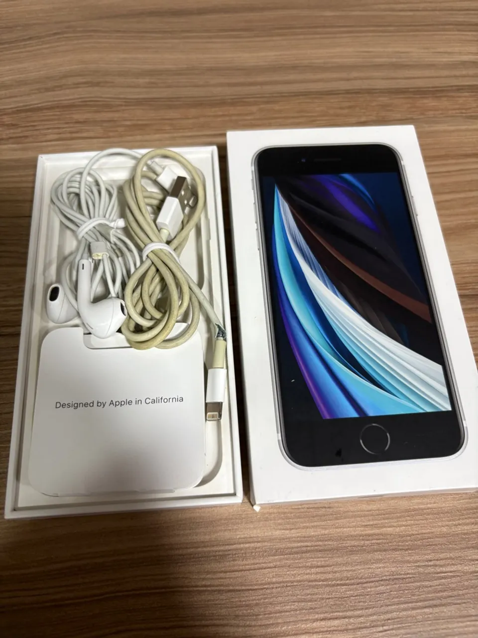 Iphone se 2 em excelente estado.