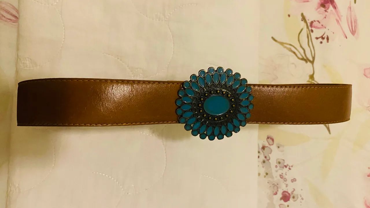 Cinto Feminino Couro Bege com Fivela Azul da Sapatella NOVO ZERO - Foto 2