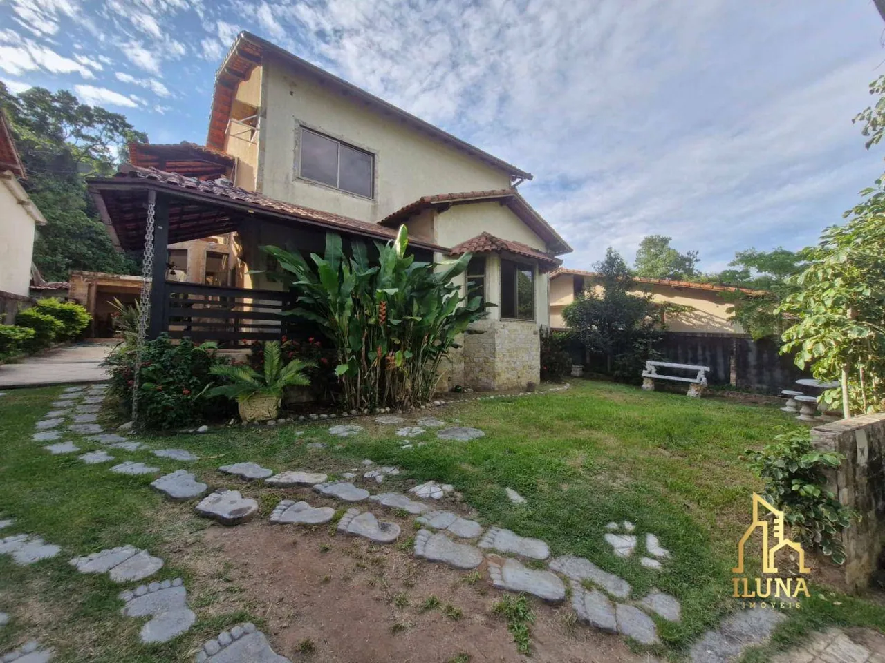 Casa com 3 dormitórios para alugar, 200 m² por R$ 5.011,11/mês - Itaipuaçu - Maricá/RJ