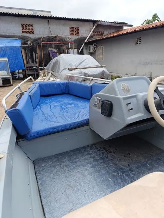Lancha de alumínio com motor 30HP e carretinha - Foto 3