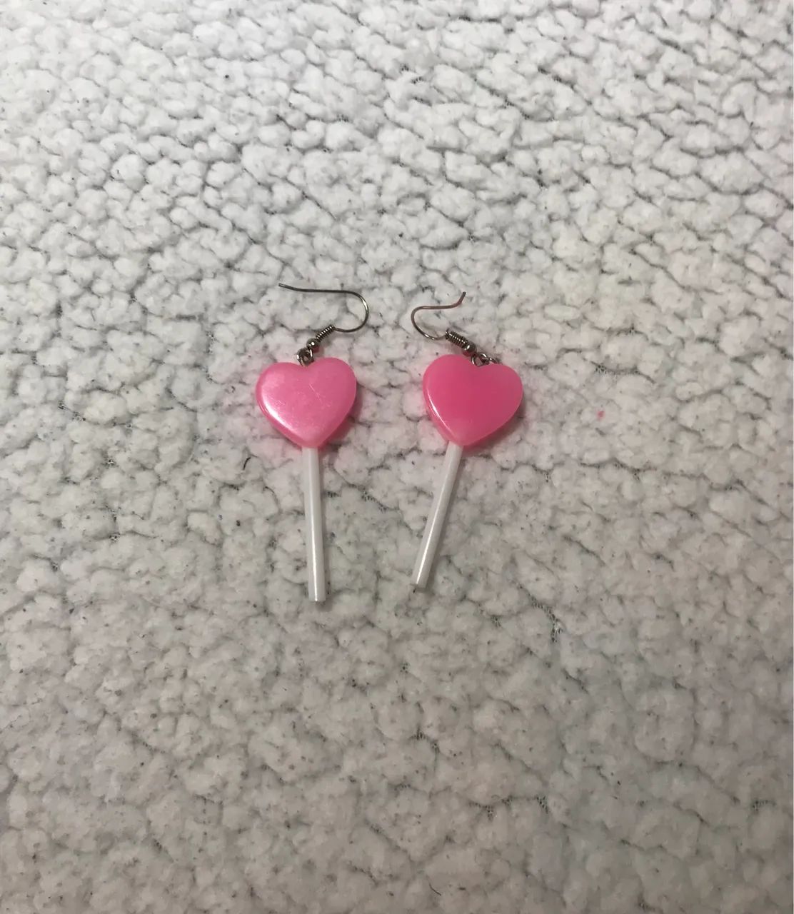 Brinco pirulito de coração rosa - Foto 4