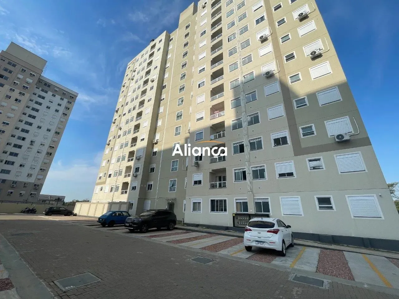 Apartamento para alugar 2 dormitórios, sacada churrasqueira e vaga de carro no bairro Huma