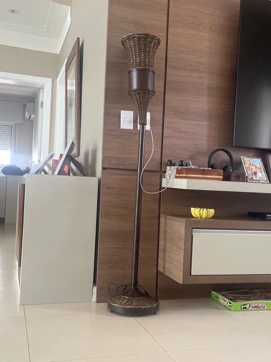 Luminária de chão ferro + fibra  - Foto 2