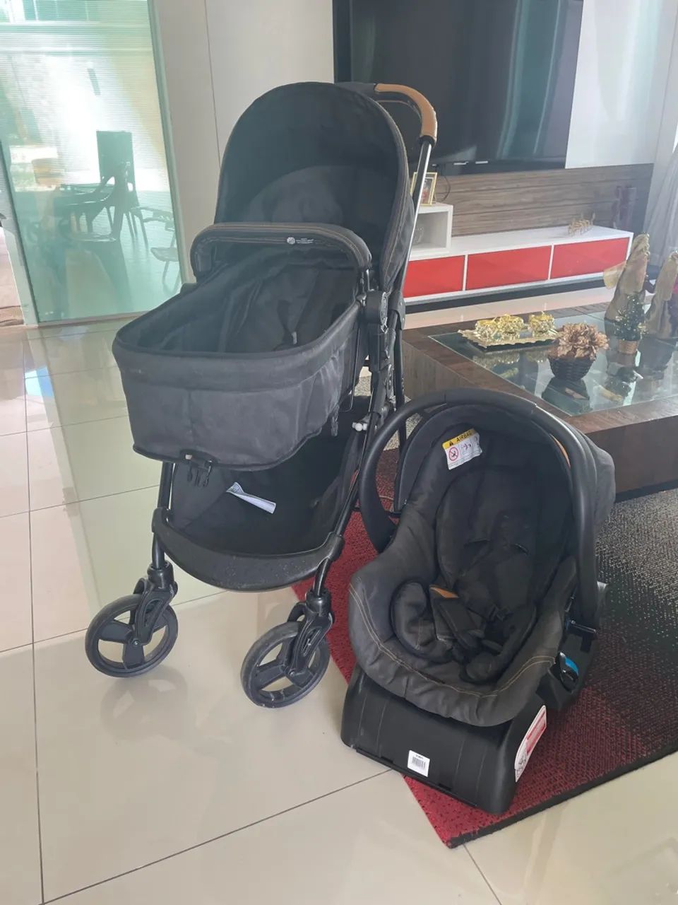 Carrinho de Bebê com Bebê Conforto - Foto 4