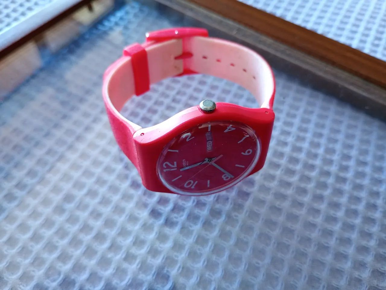 Relógio Swatch original New Gent vermelho  - Foto 5