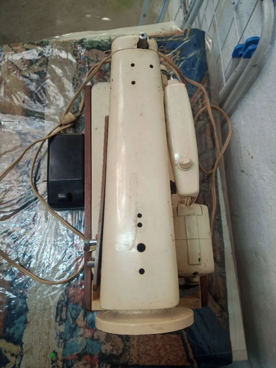 Máquina de Costura Singer - Modelo 660 Antiga - Foto 4