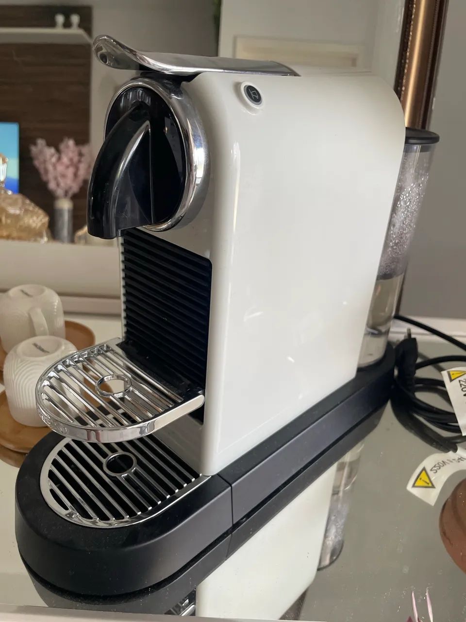 Cafeteira Nespresso branca - Foto 2