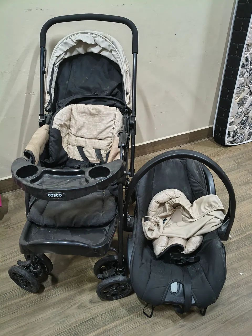Kit com berço com colchão, carrinho, bebe conforto e cômoda. - Foto 2