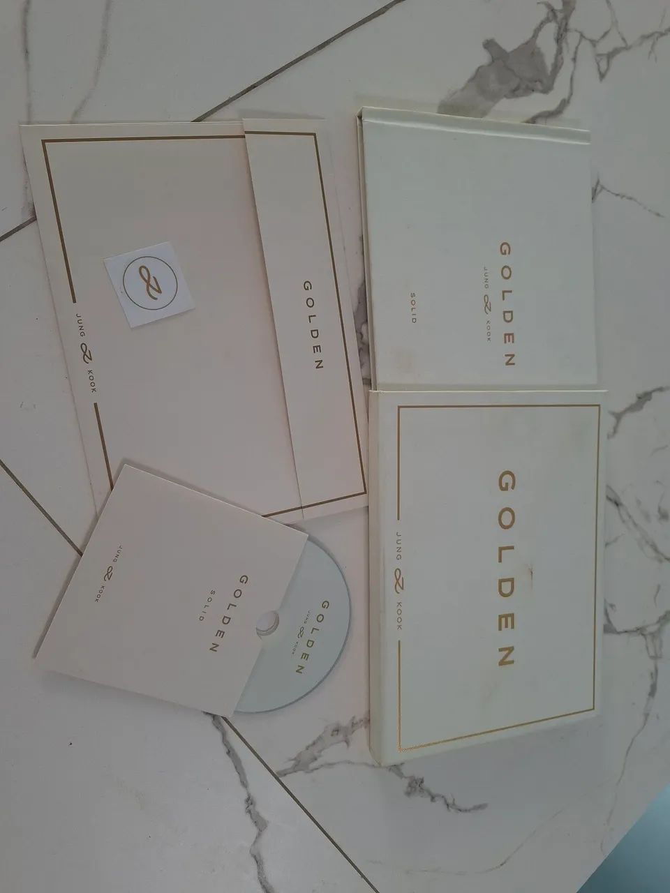 Álbum solo Jung Kook GOLDEN (Solid ver.). - Foto 2