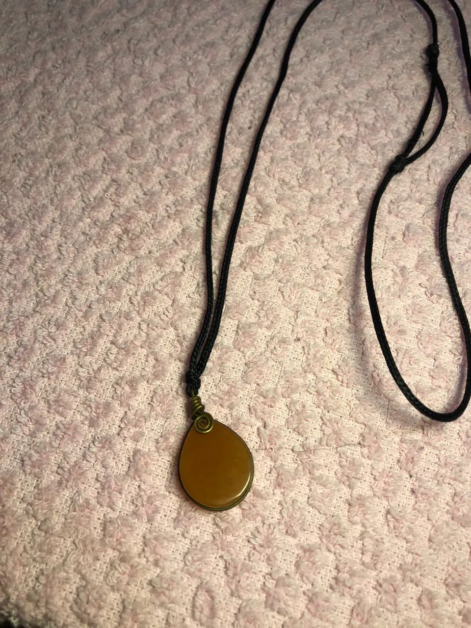 Colar Longo Boho / Hippie com Pingente Gota e Cordão Preto