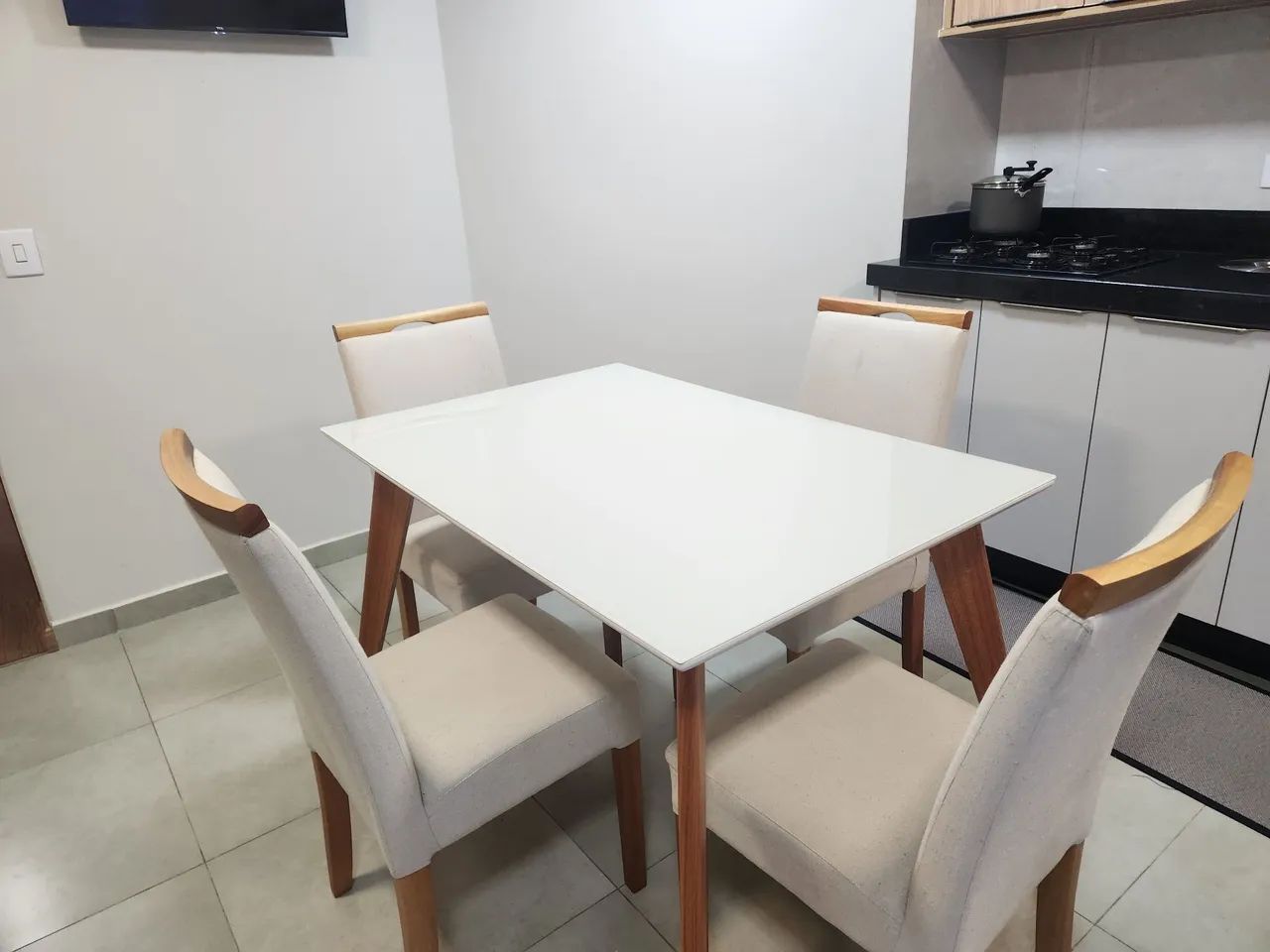 Mesa com 4 cadeiras - Foto 2