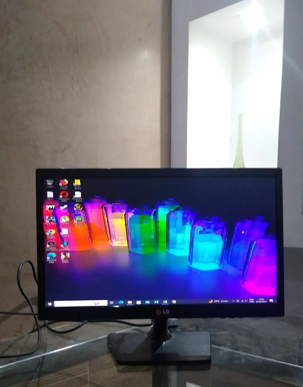 Monitor LED 20 polegadas da LG com adaptador HDMI. Parcelo no cartão 