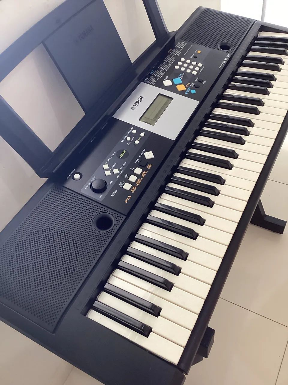 Teclado YAMAHA PSR E223