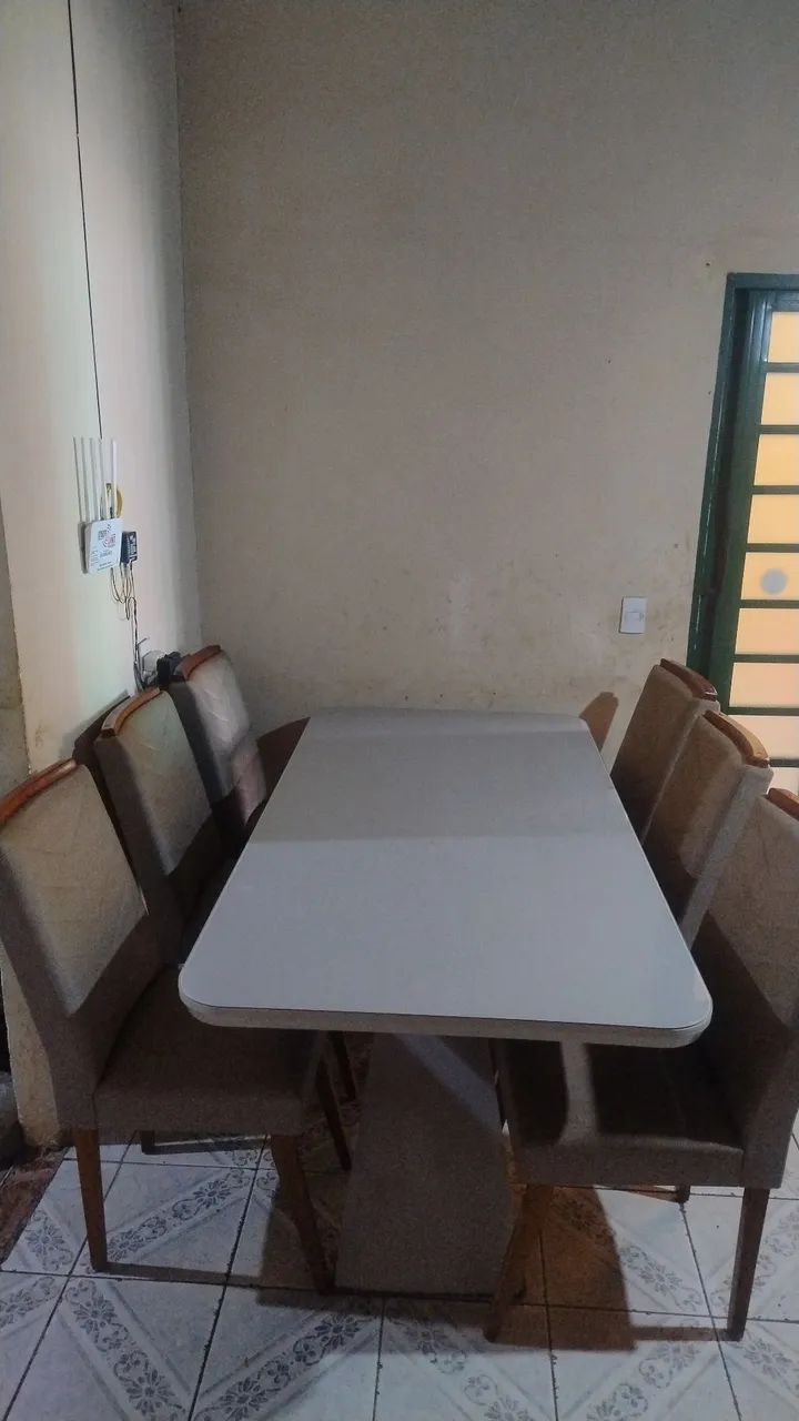 VENDO MESA COM 6 CADEIRAS! - Foto 2