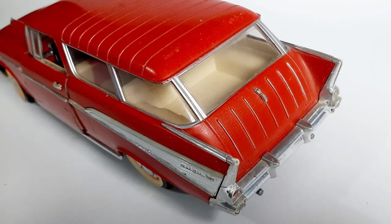 Modelo Chevrolet Nomad 1957 escala 1/18 Road Tough - Foto 4