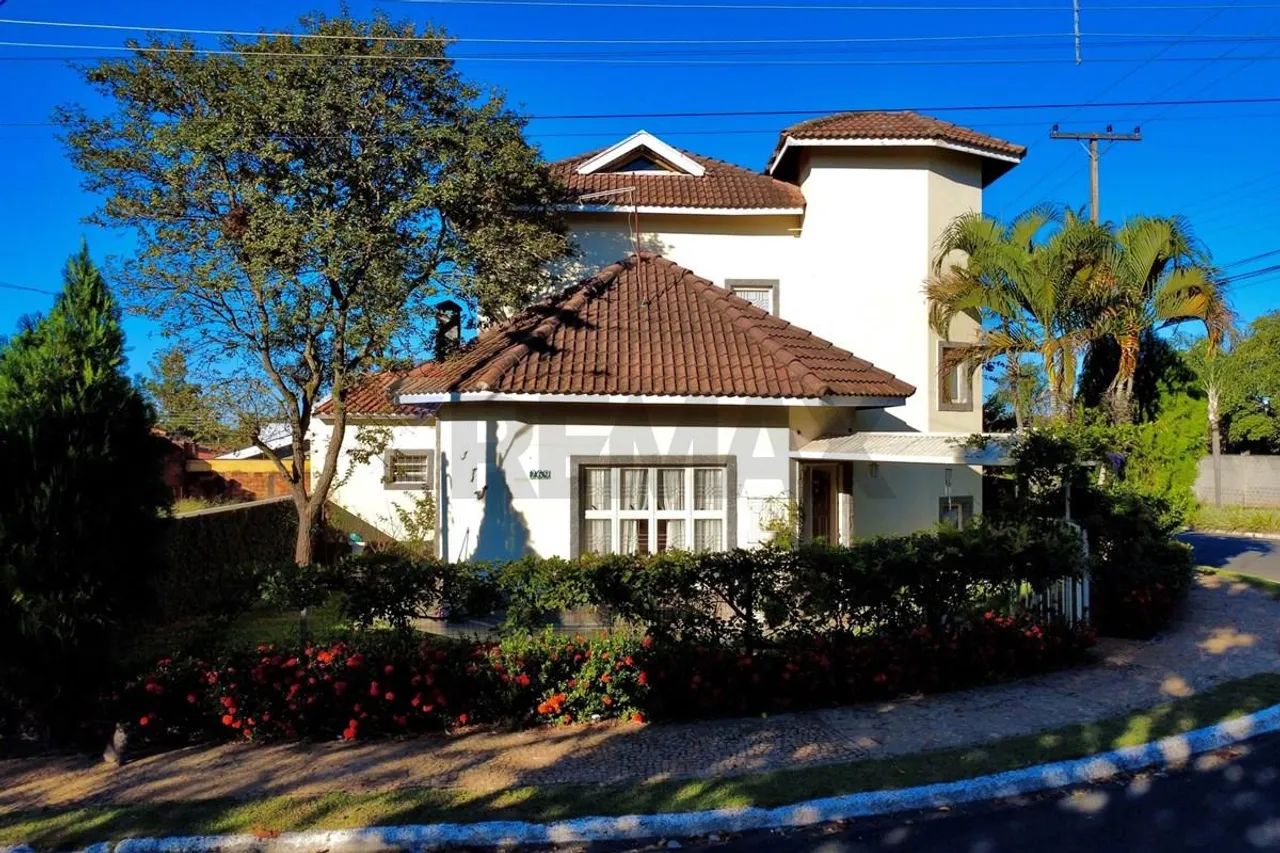 Casa a venda em Holambra no estilo sobrado semi-mobiliada