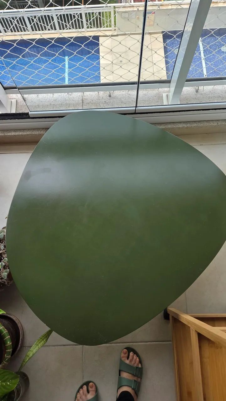 Mesa de centro verde organiquê Tok Stok usada - Foto 2