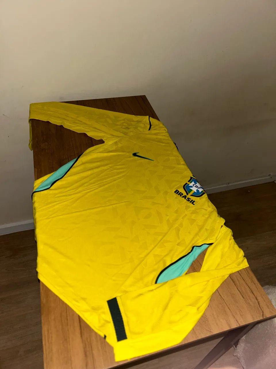 Camisa Brasil manda cumprida 