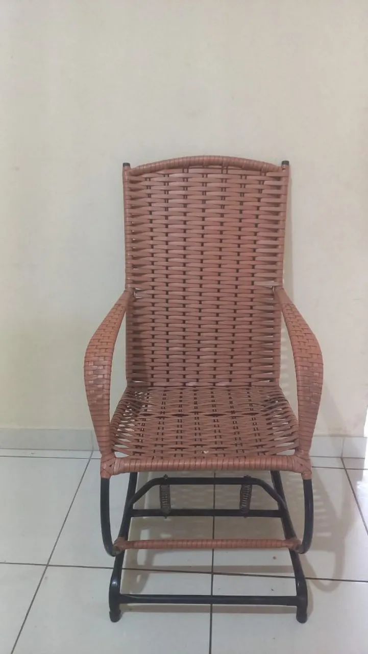 Cadeira de balanço em perfeito estado.  - Foto 2