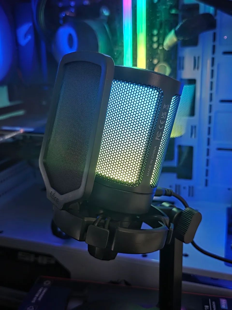 Microfone Gamer Fifine Ampligame A6Neo RGB USB Com Pop Filter P/ PC Notebook PS4 PS5 - Foto 3