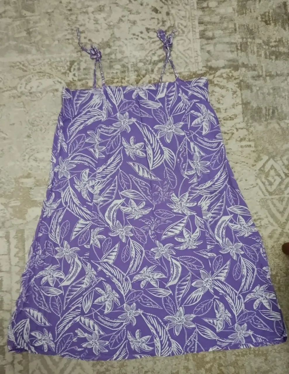 vestido lilás curto