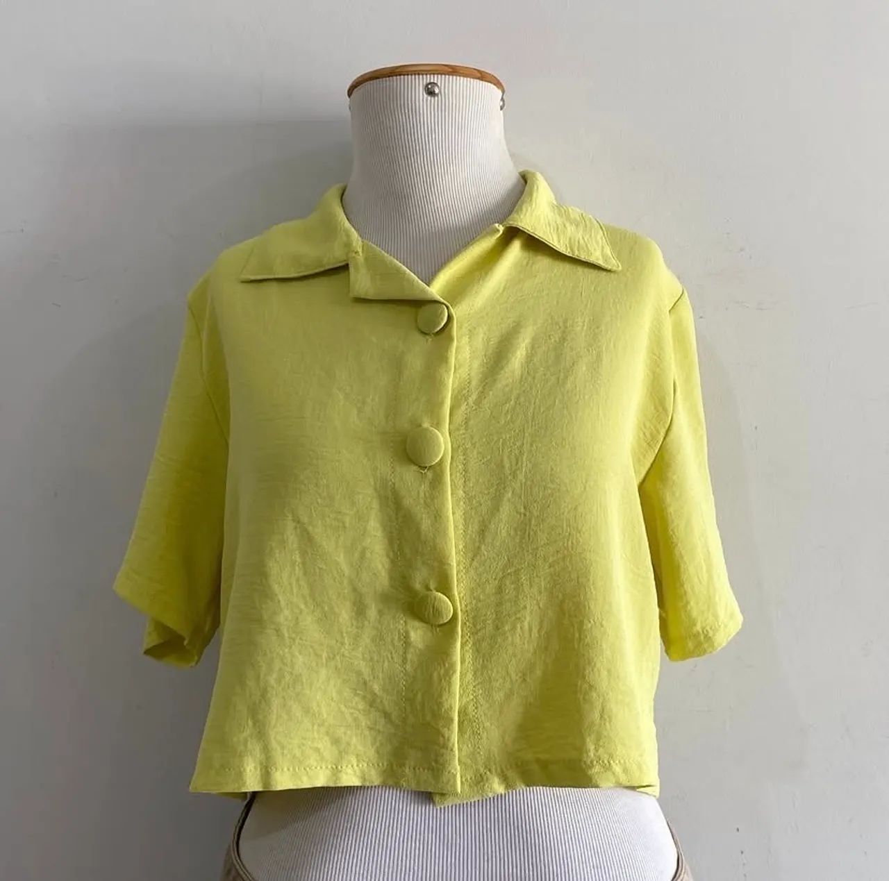 Camisa Cropped amarela - Foto 2