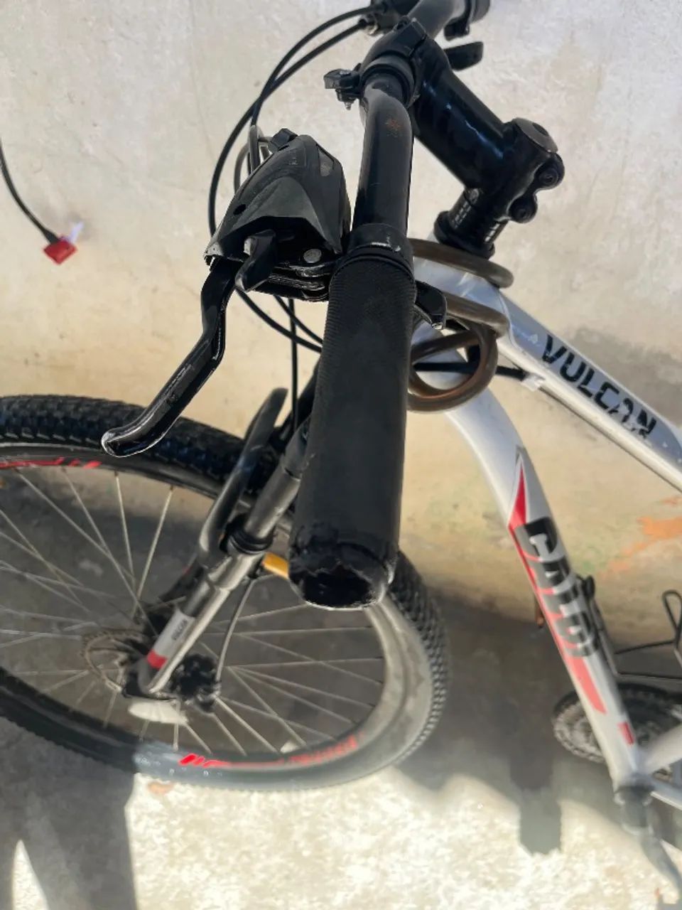 Bike aro 29 Caloi em ótimo estado + suspensão | Só R$800 - Foto 6